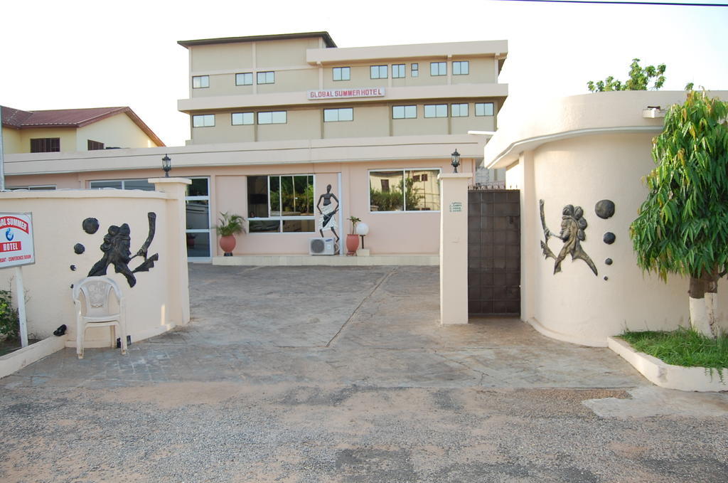 Global Summer Hotel Accra Buitenkant foto