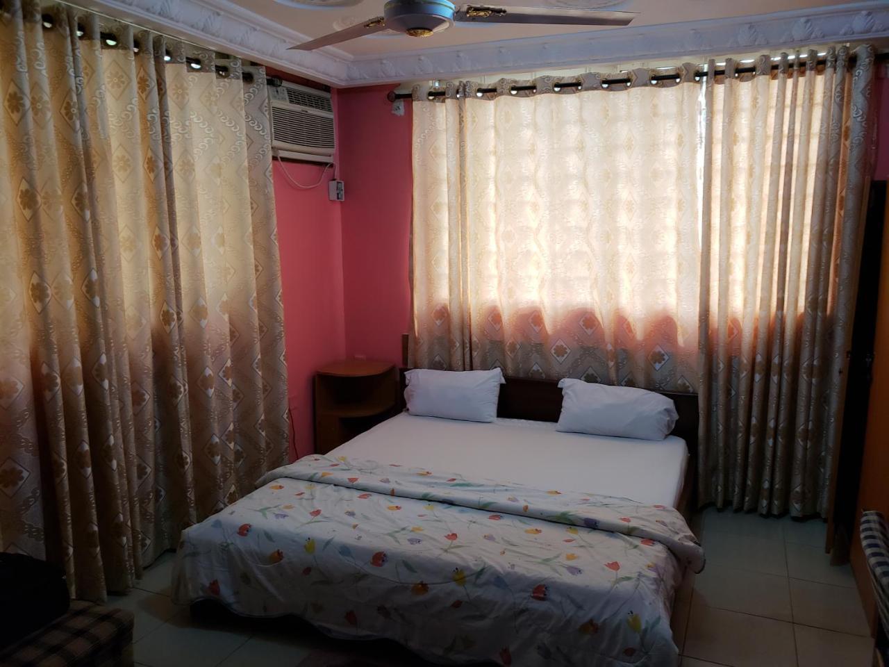 Global Summer Hotel Accra Buitenkant foto